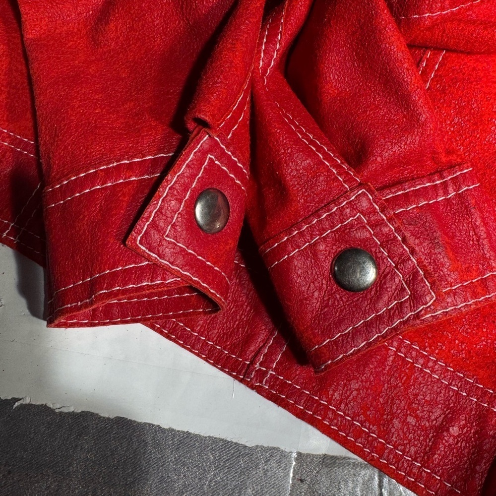 ✨ Vintage MOD Red Vinyl Jacket – Made in Taiwan ✨ - Picture 9 of 14